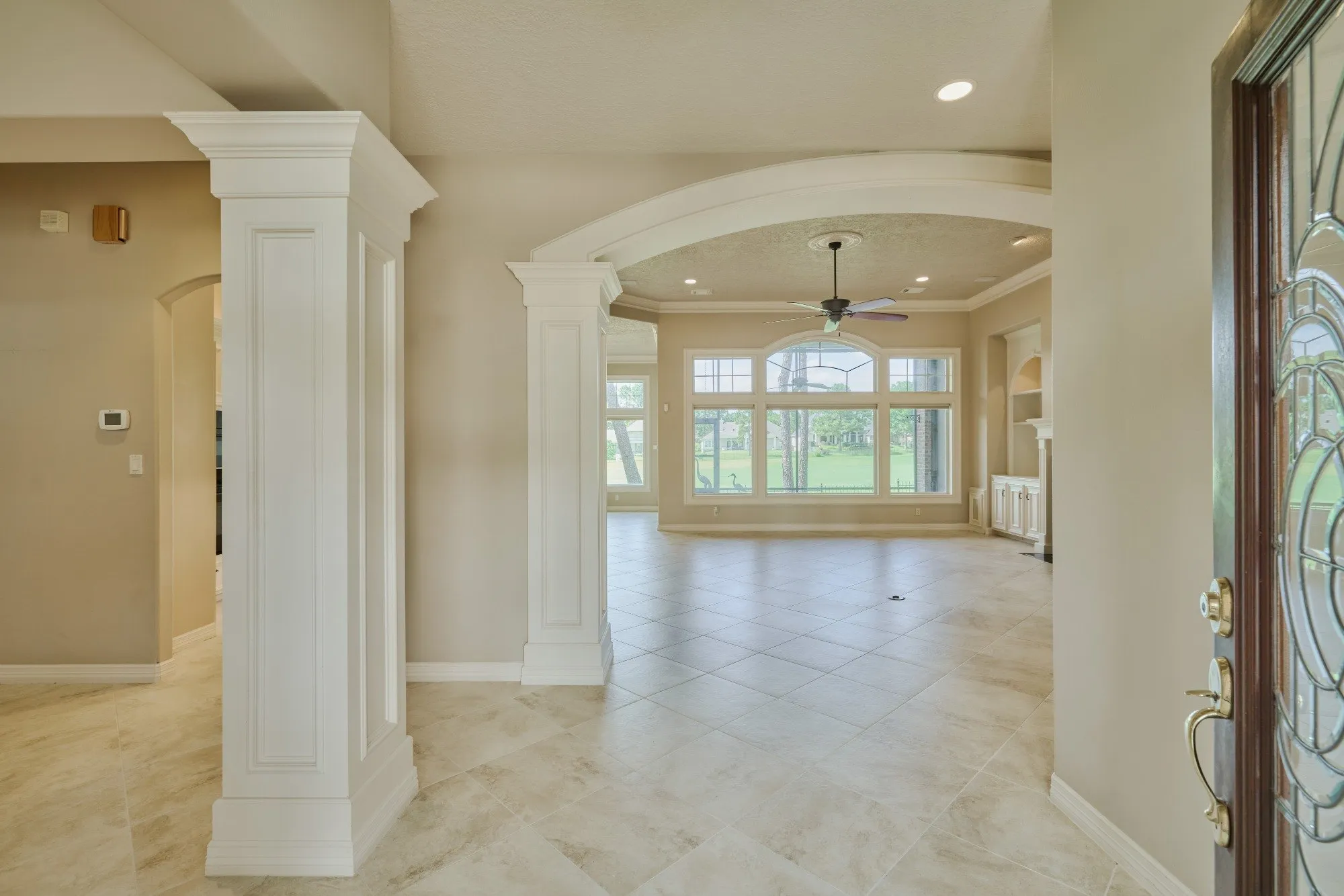 331 Wedgewood Drive, Montgomery, TX – sold home, living room facing the fairway