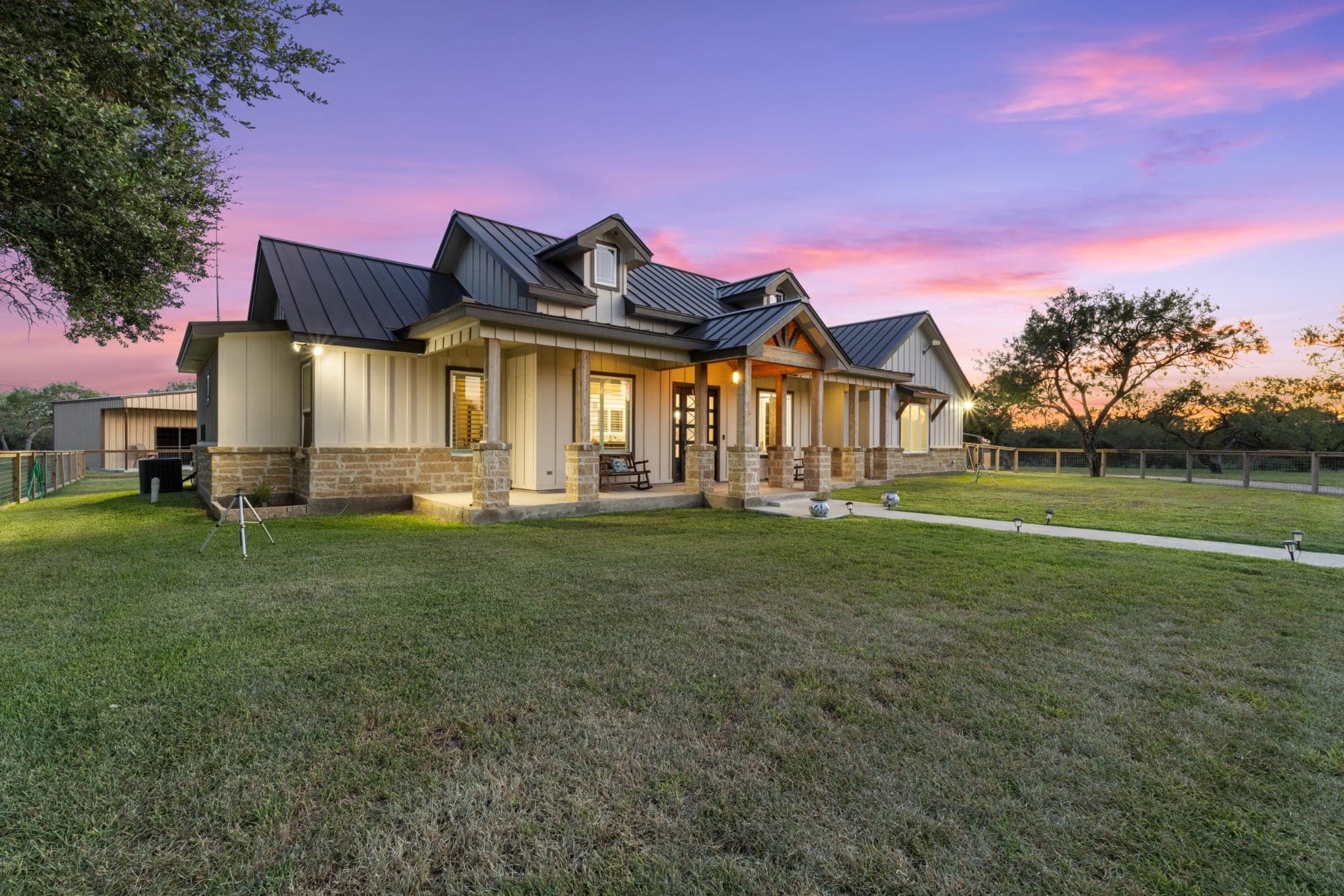 Exterior of 976 County Road 7718